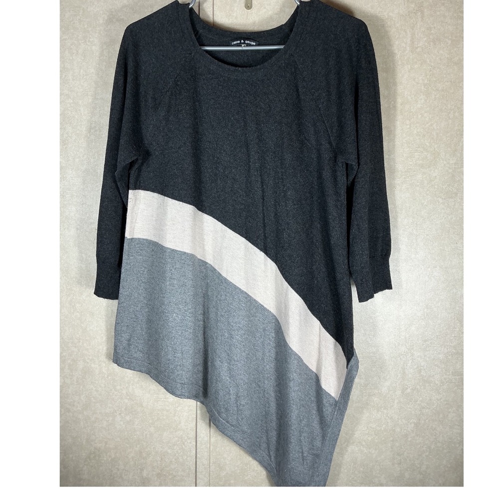 Cable & Gauge Asymmetrical Colorblock Tunic Sweater Grey Cream 3/4 Sleeve Med